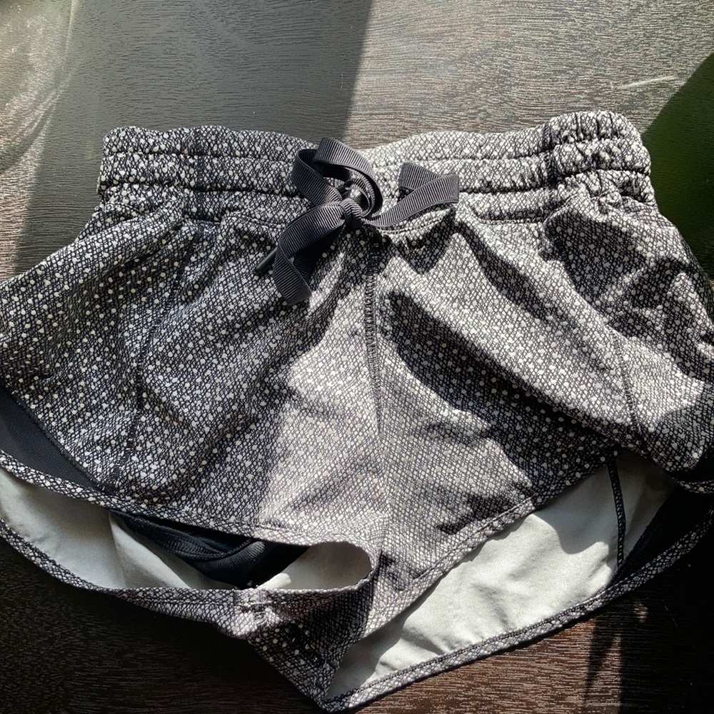 Lululemon Hotty Hot Shorts 2.5”